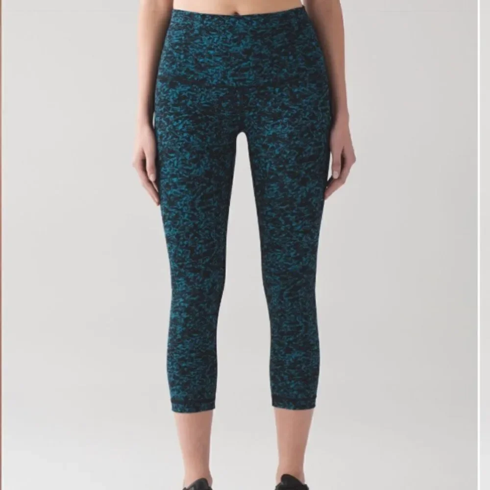 Lululemon Wunder Under Crop (Hi-Rise) Iced Wave Capri Black Size 2